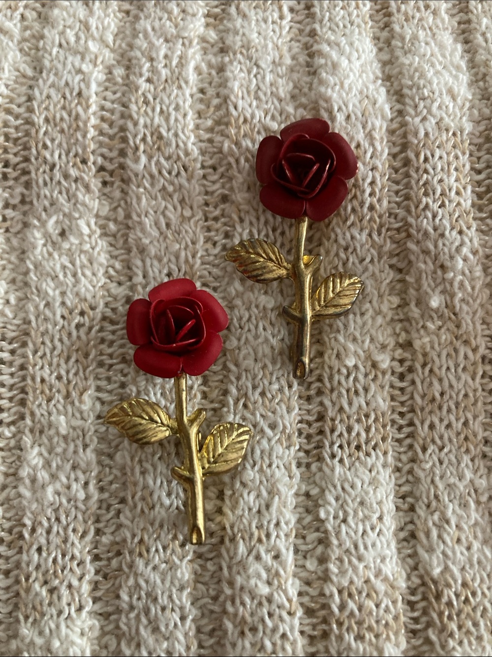 Vintage 1960s Red Rose  2 Pins